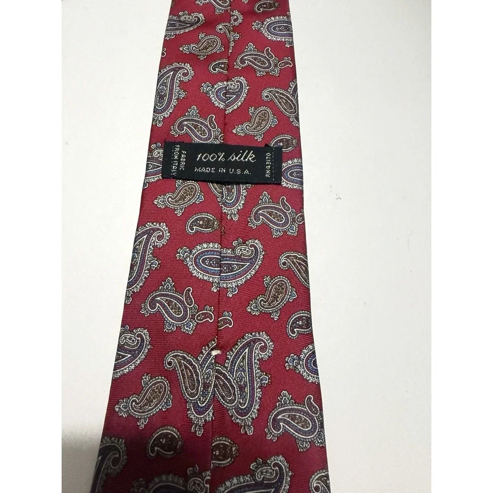 Mens Red Paisley Silk Tie Made in USA Italian Fabric RN 43170 Necktie